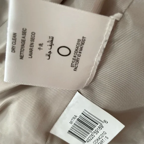 BCBG Max Azaria | Tuxedo Style | Size S | Fully Lined | Wool Blend | Dry Clean - Picture 5 of 8